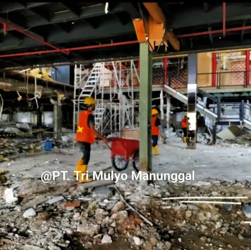 Jasa bongkar bangunan di Jakarta
